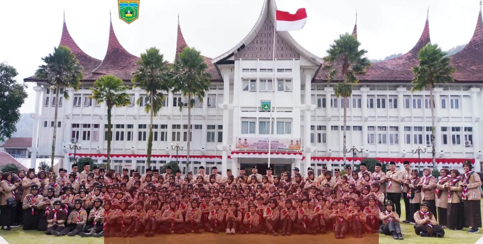 BalaiKota Padang Panjang menunggu calon Setdako definitif.